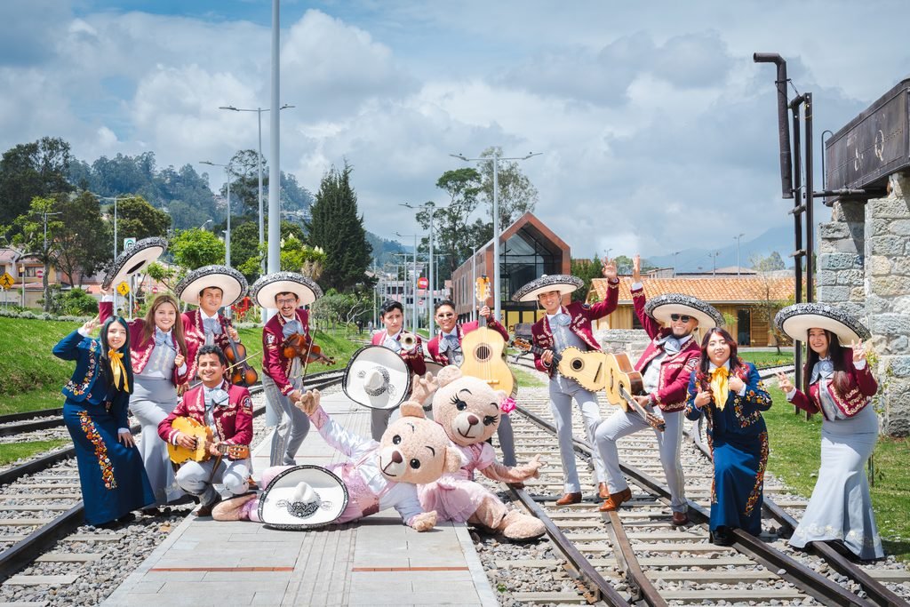 Mariachi Sensacional de Cuenca - grupo de mariachi en vivo